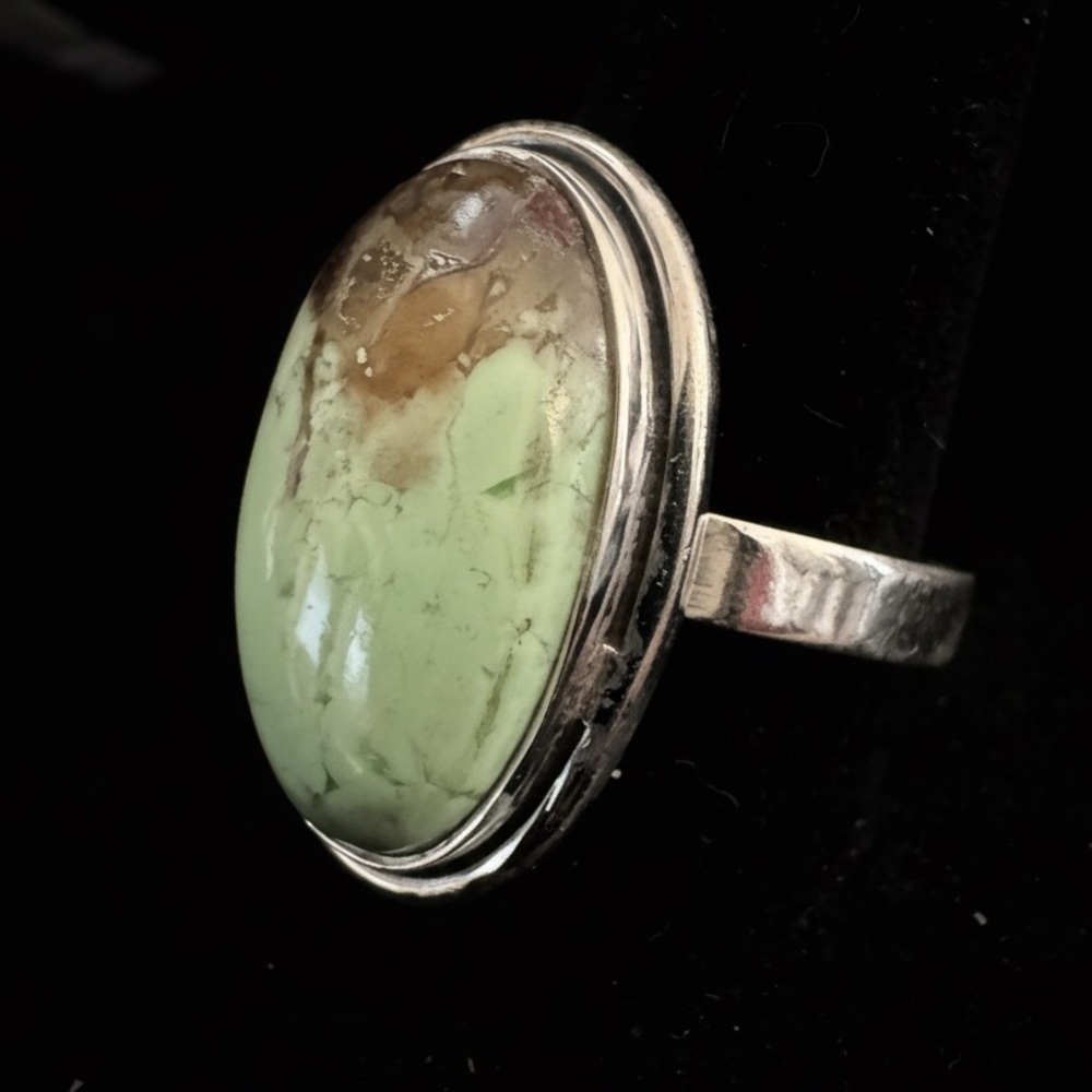 Sterling Silver Ring with genuine lemon chrysophrase stone - Picture 3 of 7
